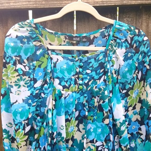 Top Blouse. Floral Print. Shades of Blue. A.N.A Brand. Size Medium. - Picture 3 of 9